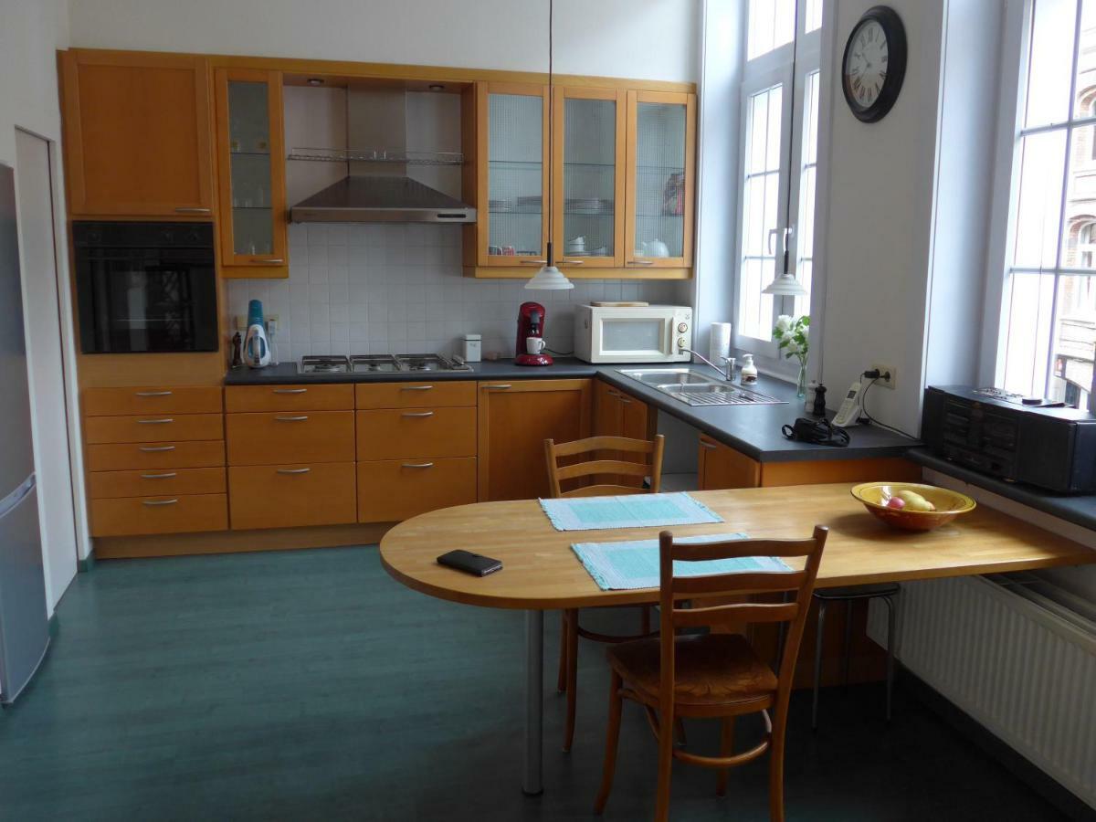 Belarte Framing Shop, Spacious Apartment With Garage In The Heart Of Ieper 外观 照片